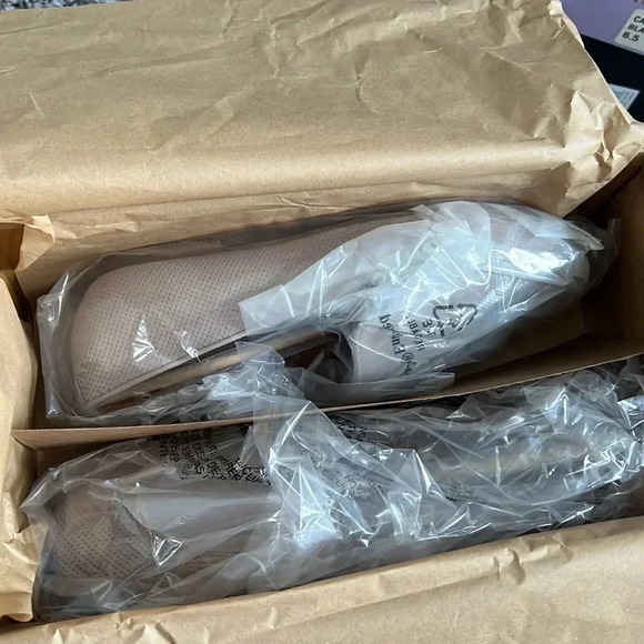 Gentle Souls by Kenneth Cole "Eugene 2" (Size 6) Mushroom Loafers Comfort Flats - Picture 3 of 8